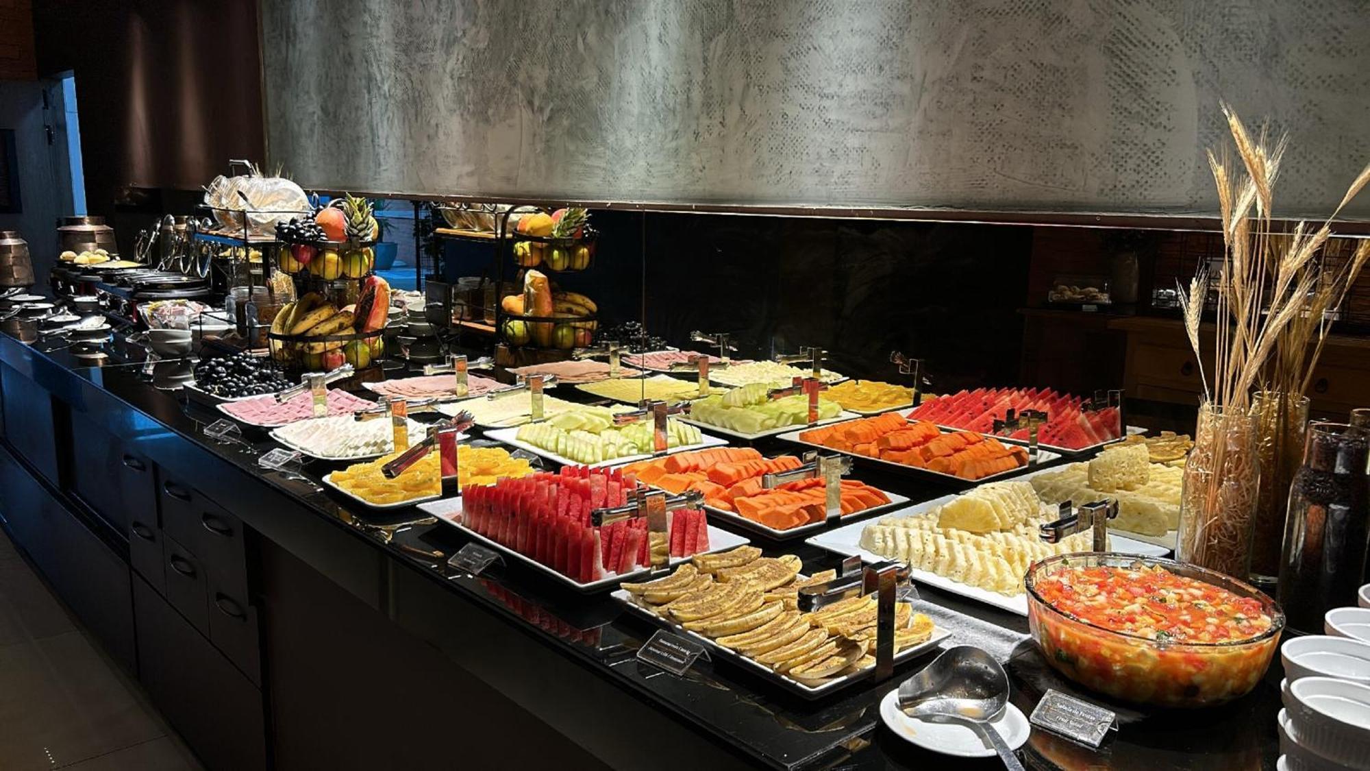 Jade Hotel Бразилия Екстериор снимка A fruit salad buffet